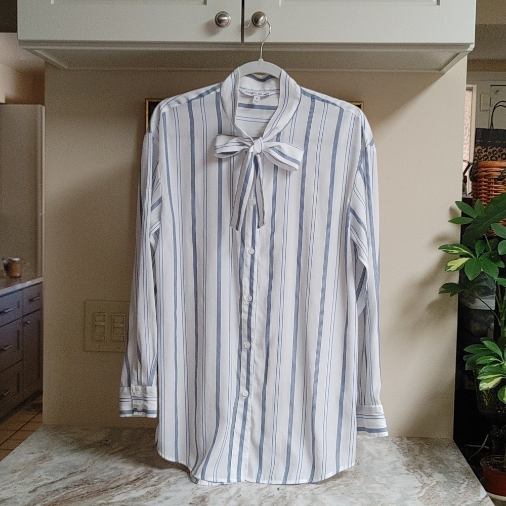 Elizabeth James White Blue Stripes and Neck Tie Long Shirt M